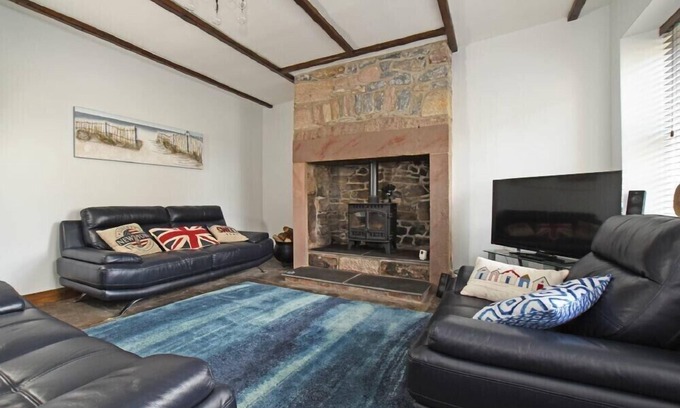 Seahouses House | BEACH RETREAT, family friendly, with open fire in Seahouses