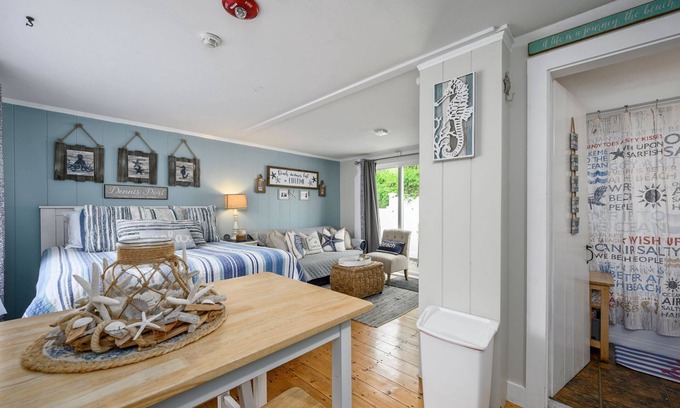 Dennis Port Condo | Beach Retreat II with pool, patio, walk to beach