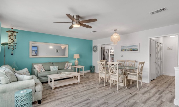 Destin House | Beach Set Up Included 100% Remodeled 2BR/2.5BA Townhouse, Spectacular Lake Views