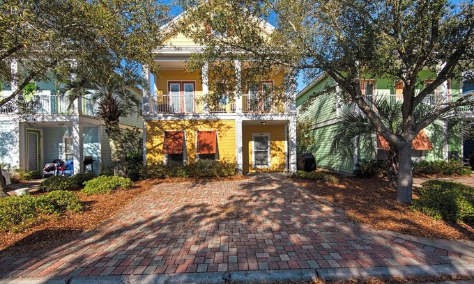 Villages of Crystal Beach House | Beach Shuttle-FAB Lagoon Pool-2 Kings👑-4BR Sandsational Memories