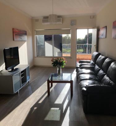 Semaphore Park Apartment | Beach side holiday unit