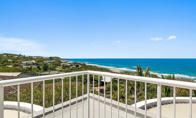 Sunrise Beach Apartment | Beach Side Penthouse with Ocean Views - 3/41 Tingira Crescent