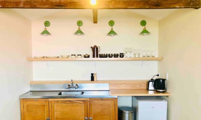 Castlecliff Apartment | Beach Side Potters Studio