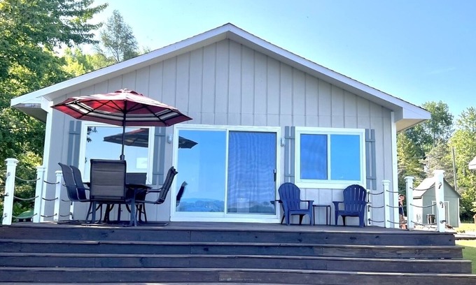 Petoskey Cottage | Beach Themed Cottage on Crooked Lake - Sleeps 6