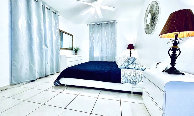 Hollywood Apartment | Beach Tide Motel - #7 1 Bedroom King Bed 1 Queen 1 twin sofa bed