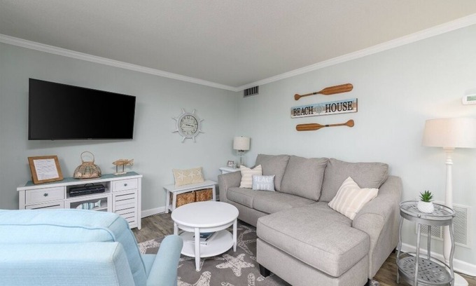 Hilton Head Island Condo | Beach Time Escape - Great location! 3 min walk to Beach! Cute and Clean!
