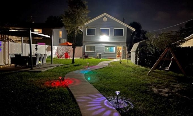 United Central House | Beach to Bay Bungalow - midway btw downtown and St. Pete Beach! Pet friendly!