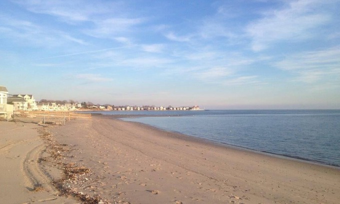 Milford House | Beach Vacation Get-Away – Near All Conveniences. You Decide Which You Want.