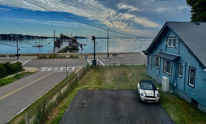 Quincy Apartment | Beach View 2 BR w/Parking