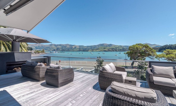 Akaroa Cottage | Beach View Retreat - Akaroa Holiday Apartment