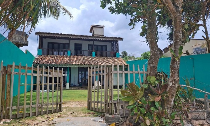 Hikkaduwa Villa | Beach Villa 3 bedroom aircon privet beach house.