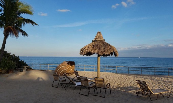 Hillsboro Beach House | Beach & Waterway RFV Resort BB