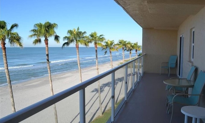 Longboat Key Condo | Beachcomber unit 402