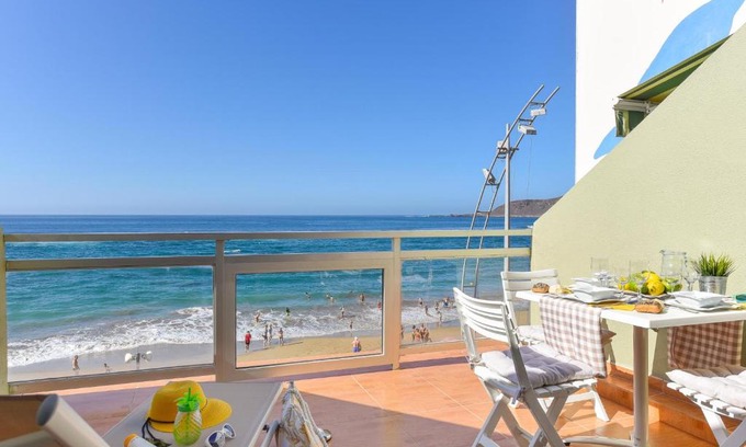 Las Palmas de Gran Canaria Apartment | Beachfront Apartment Las Canteras LM52YY by VillaGranCanaria