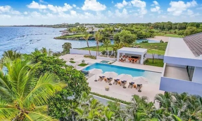 Punta Aguila Villa | Beachfront 12Bdr Villa @ CDC, Impressive views!
