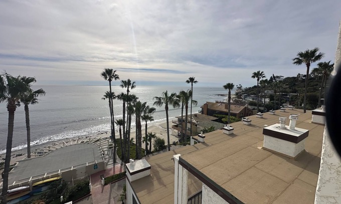 Central Malibu Condo | Beachfront 2-bed resort style condo in Malibu with community fitness room, pool.
