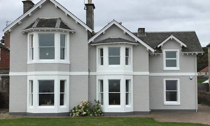 North Berwick Apartment | Beachfront 3 bedroom ground floor luxury holiday apartment in North Berwick with parking