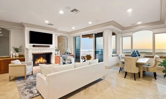 Oxnard Shores Villa | Beachfront 5-bedroom villa steps to Oxnard State Beach