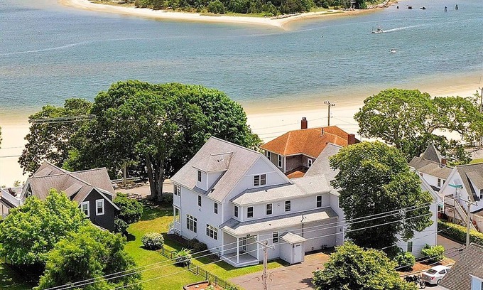Wareham House | Beachfront 5BR with Ocean View, Pool Table, Arcade Game, Baby Crib
