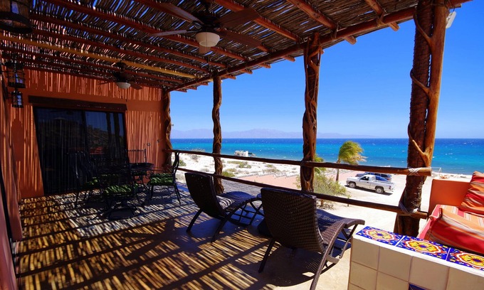 El Sargento Villa | Beachfront 6 bdr-directly