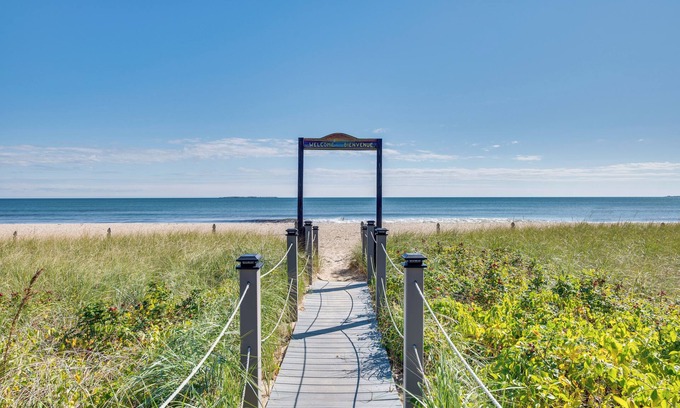 Old Orchard Beach Apartment | 'Beachfront 9' Condo on Old Orchard Beach