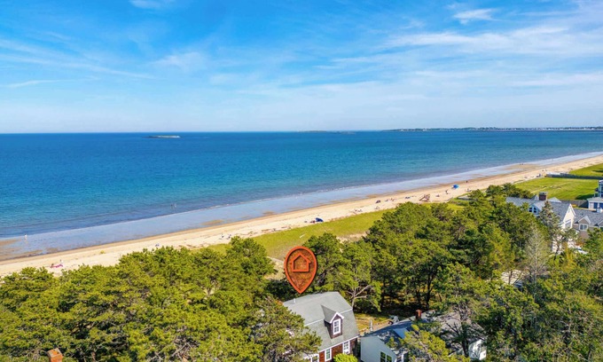 Southern Coast House | Beachfront and only 30 Steps To Beach!