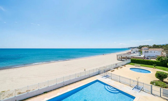 Miami Platja Apartment | Beachfront Apartment - Peace and Beach - UHC RIVIERA