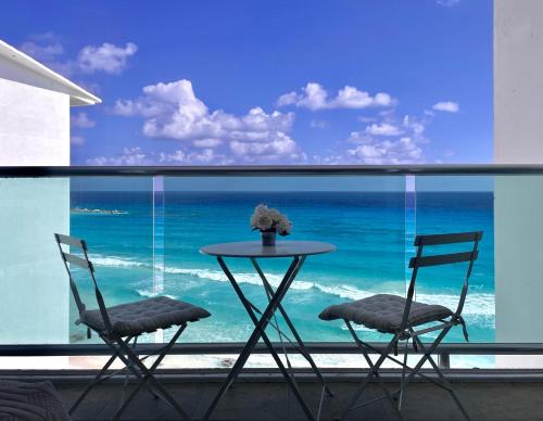 Punta Cancun Apartment | Beachfront Apartment by Andiani Travel