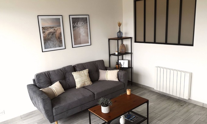 Arzon Apartment | Beachfront apartment, direct beach access