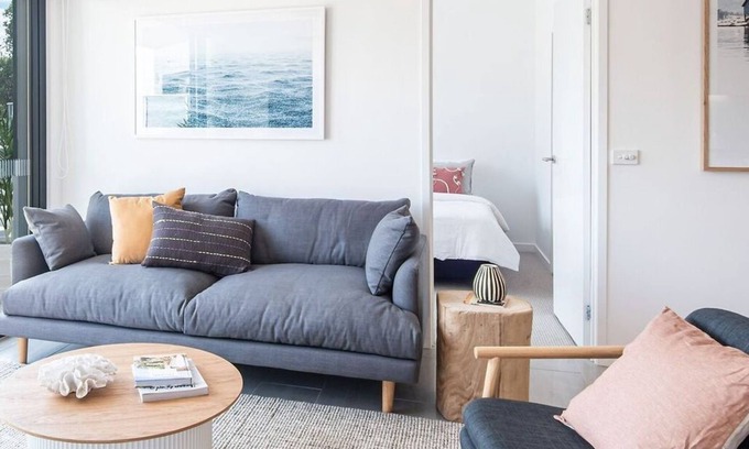 Rosebud Apartment | Beachfront Apartment with lots of Wow