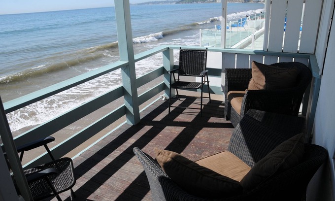 Central Malibu Apartment | Beachfront Apt - Exclusive Malibu Rd.