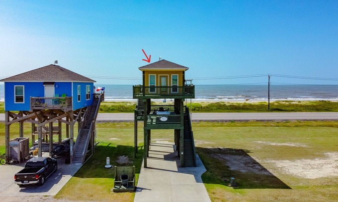 Port Bolivar House | Beachfront Beauty A Romantic Getaway