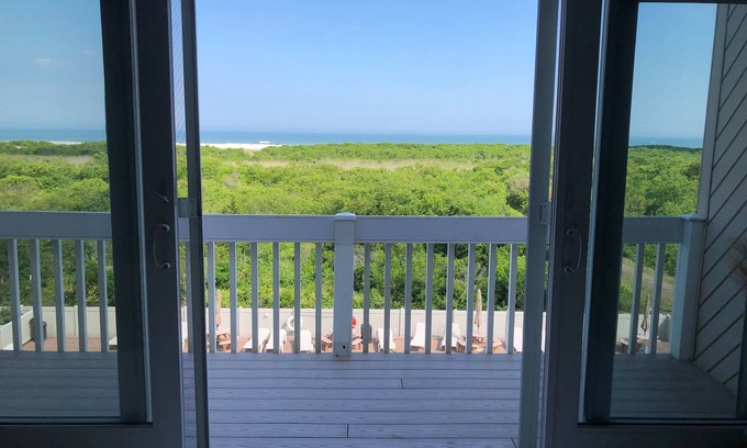 Southend Condo | Beachfront beauty, privacy, 2 floors. 5 minutes to Borgata and top AC nightlife!