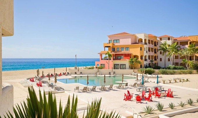 Centro Condo | Beachfront Bliss | Ocean Views, Gym, Pools, Patio