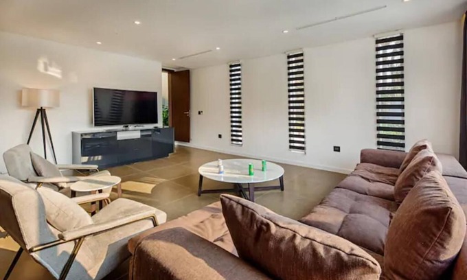 Ngu Hanh Son House | Beachfront Bliss: 6-BR Villa in five-star resort