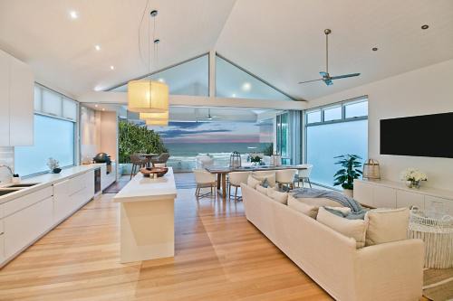 Palm Beach House | Beachfront Bliss