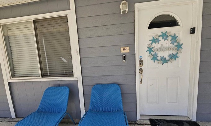 Biloxi Condo | Beachfront Bliss – Steps to Dining, Shops & More!