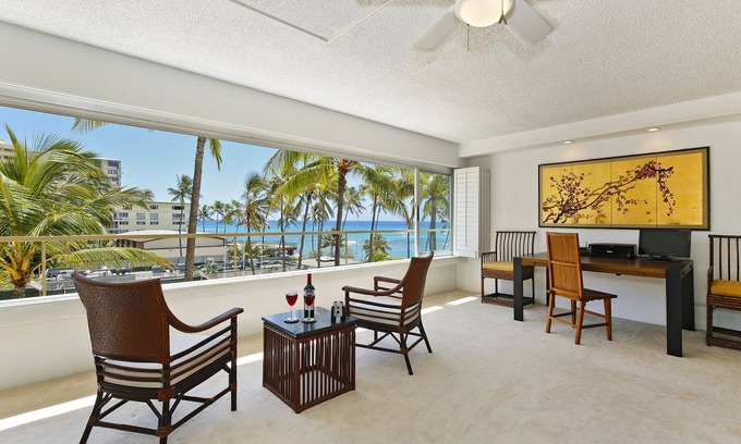 Diamond Head - Kapahulu - St. Louis Condo | Beachfront Building at the Quiet End of Waikiki with Swimming/Surfing!