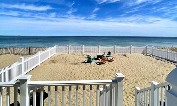 Salisbury Beach Condo | Beachfront Bungalow: pet friendly, free parking