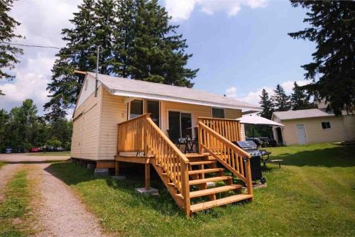Magnetawan House | Beachfront Cabin #5- Maijac Resort & Marina