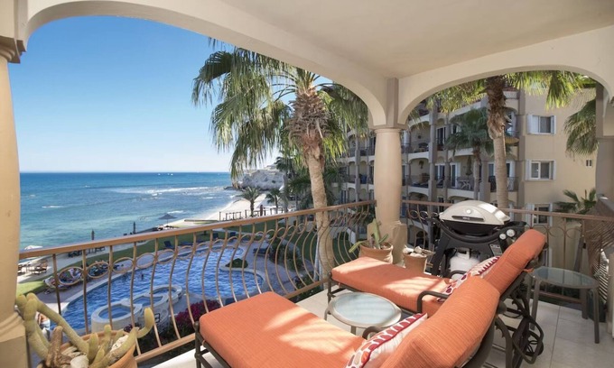 San Jose del Cabo Condo | Beachfront condo at the Rock. Surfers, beach lovers paradise.