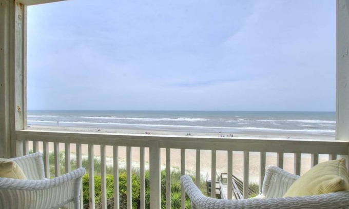 Pine Knoll Shores Condo | Beachfront Condo with Amazing Ocean Views and Great Amenities