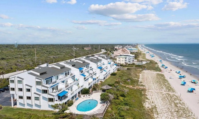 Pine Knoll Shores Condo | BEACHFRONT CONDO - OCEANFRONT VIEWS - UPDATED KITCHEN - POOL