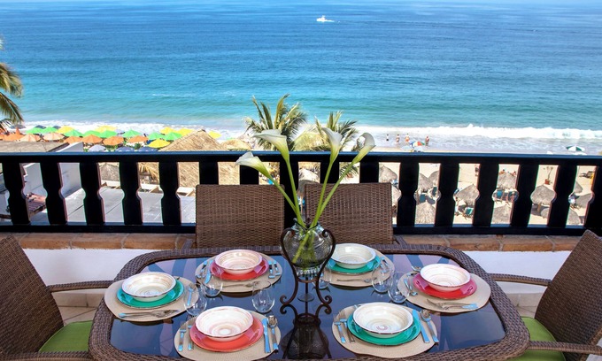 Amapas Condo | Beachfront condo,wrap around balcony ,heart of the Romantic Zone/Puerto Vallarta