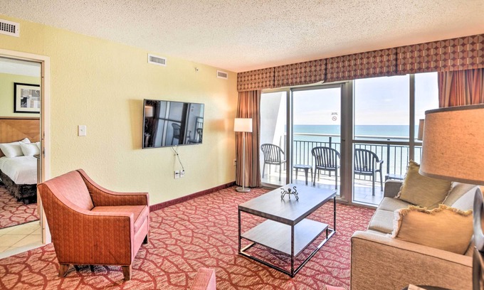 Downtown Myrtle Beach Condo | Beachfront Condo in Myrtle Beach w/Pool Access