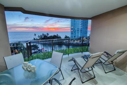 South Hotel Zone House | Beachfront Condo with Access to Pools, Gym, Tennis Court
