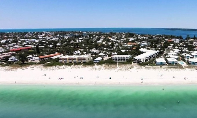 Holmes Beach Condo | Beachfront Condominium on the white sandy beach of Anna Maria Island.