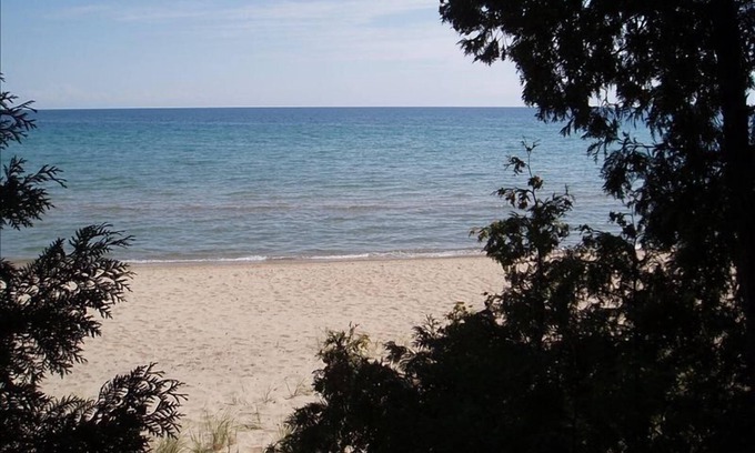 Baileys Harbor Cottage | Beachfront Cottage on Lake Michigan