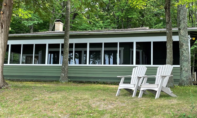 Sturgeon Bay House | Beachfront Cottage with Rustic Charm and Beautiful Sunsets in Sturgeon Bay