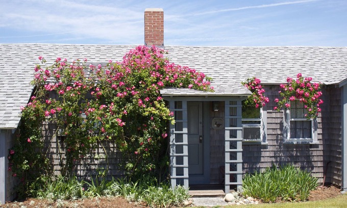 Pocomo Cottage | Beachfront Cottage with Amazing Sunset views & Quiet Setting.